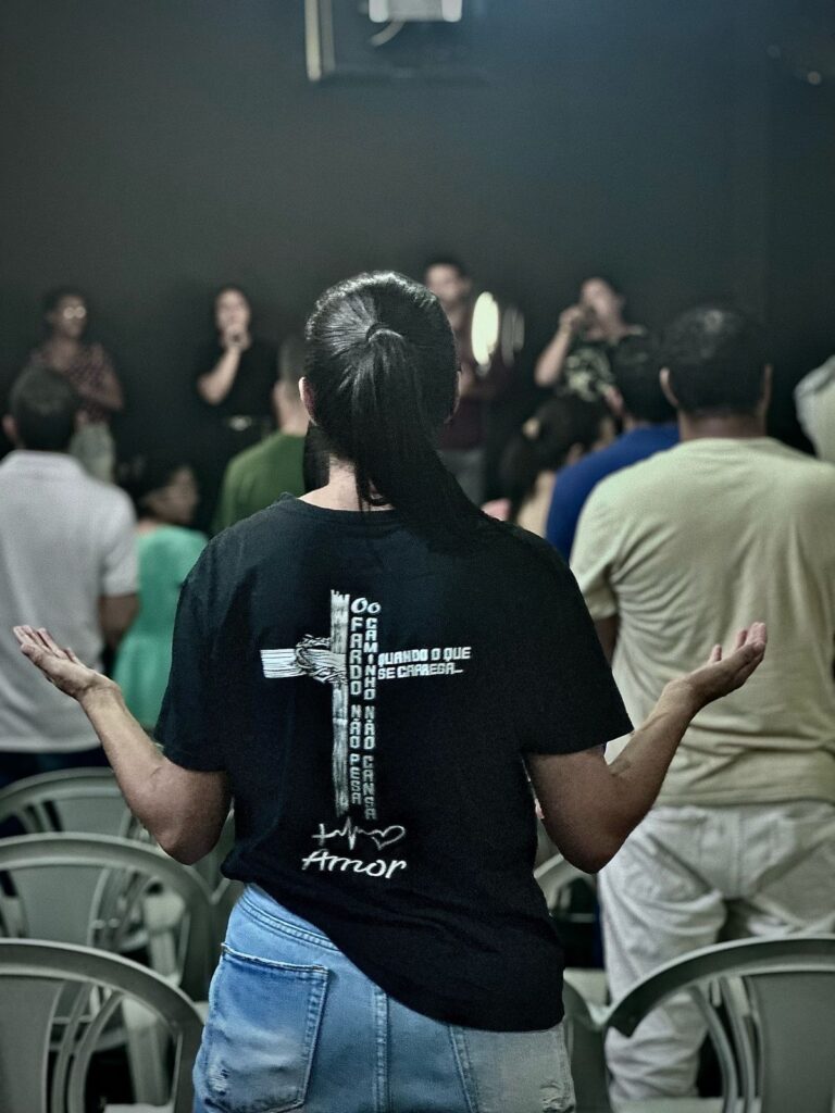 O fardo não pesa, o Caminho não cansa quando o que se carrega é o amor